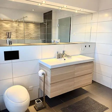 شقة Elegant With Terrace Near Cologne & Duesseldorf *